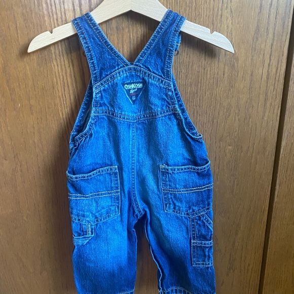 Oshkosh baby overalls - 6 months - Picture 2 of 3